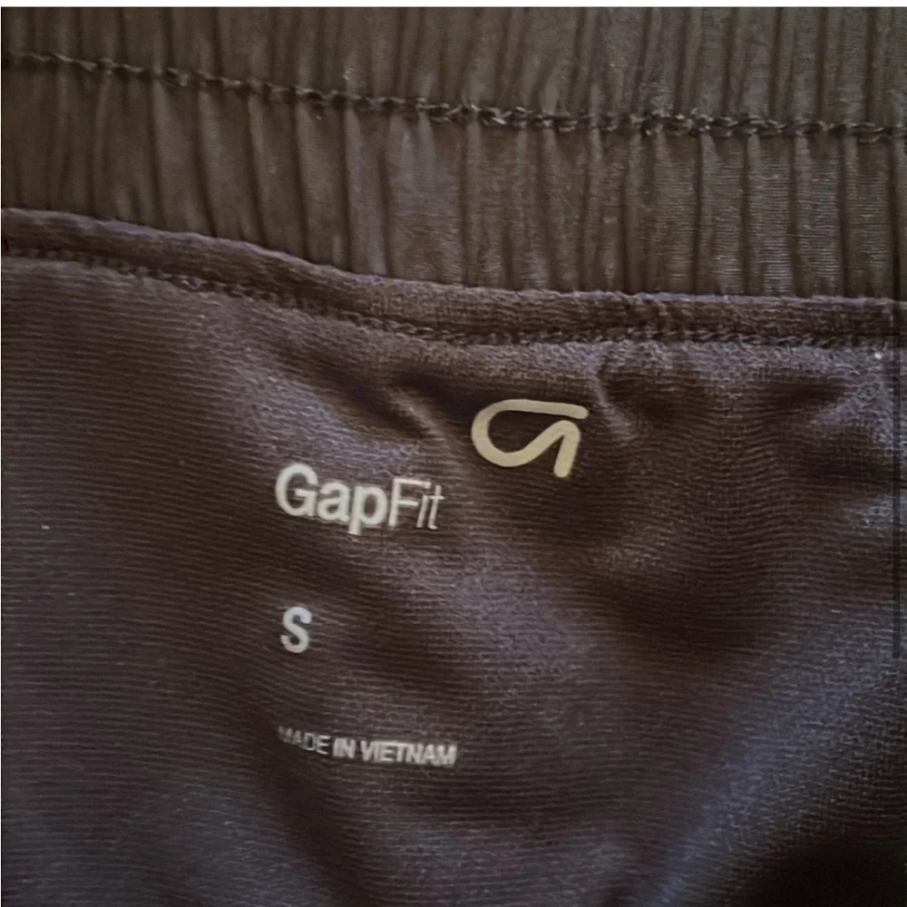 Gap Black Fit High Rise Running Short Size Small with built in liner